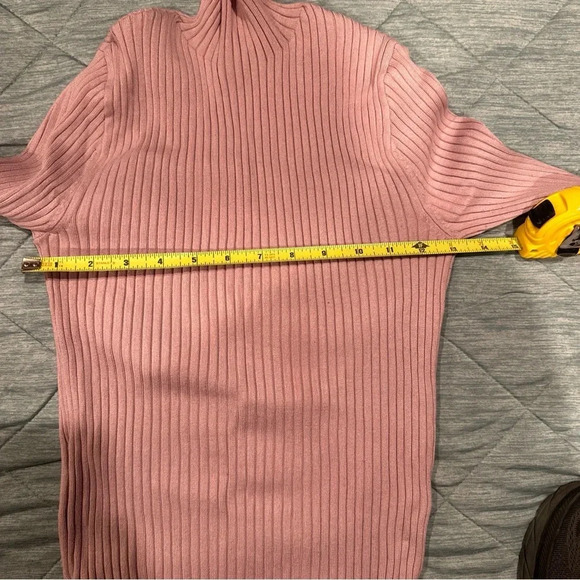 Zara Cropped Knit Ribbed Light Pink Long Sleeve Turtleneck Top
Size M Stretching - Picture 6 of 7